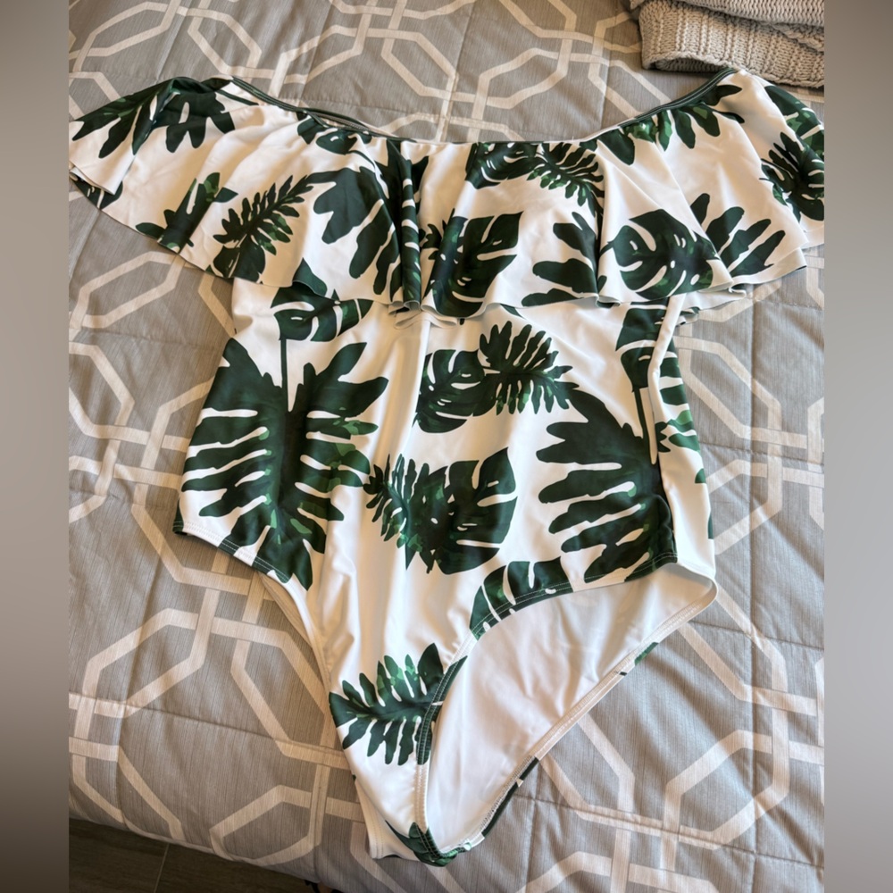 SHEIN White One-Piece Swimsuit with Green Tropical Leaf Print
